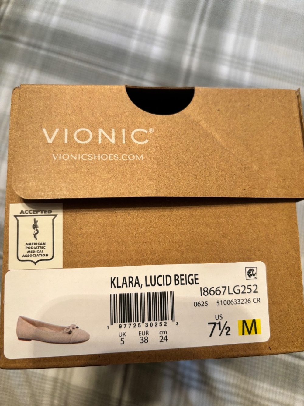 Women’s Vionic Lucid Flats.